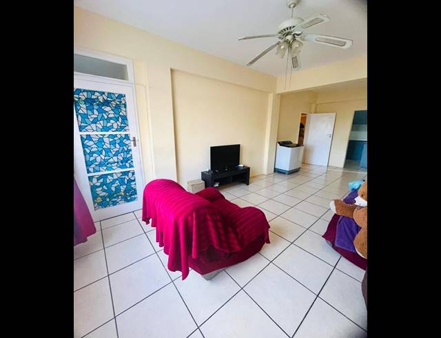 2 BEDROOM APARTMENT FOR SALE IN GLENWOOD